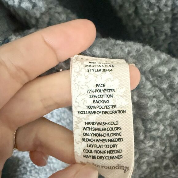 Soft Surroundings Sherpa Vest in Gray with Black Contrast - Size L - Picture 5 of 5